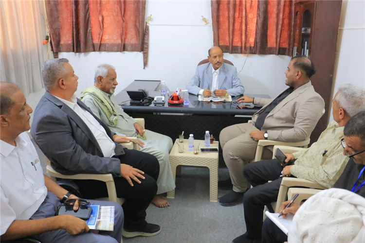 وفد صحيفة 14 أكتوبر يلتقي وكيل محافظة حضرموت لشؤون الوادي والصحراء ورئيس مرجعية قبائل حضرموت في سيئون