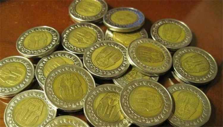 مصر تضخ "الجنيه الجديد" في المحافظات لإنهاء أزمة "الفكة"