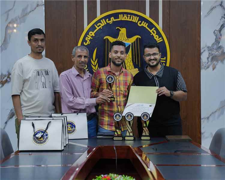 قيادة انتقالي العاصمة عدن تكرّم كوادرها المتميزة والمثالية