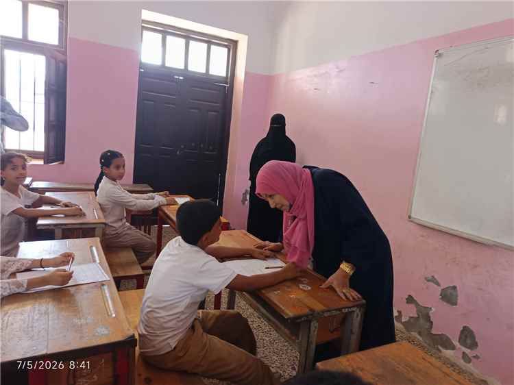 الأستاذة حياة عبده مدير تربية الشيخ عثمان تتفقد سير الاختبارات بعدد من مدارس المديرية