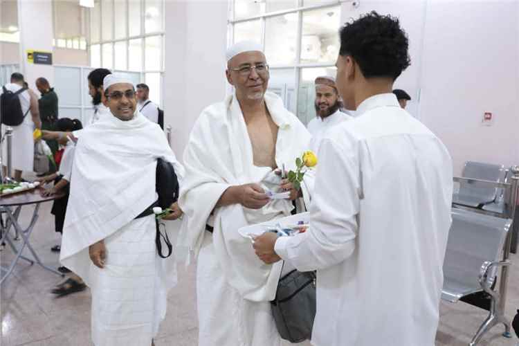 انطلاق أولى رحلات تفويج حجاج بيت الله الحرام من مطار سيئون الدولي إلى جدة