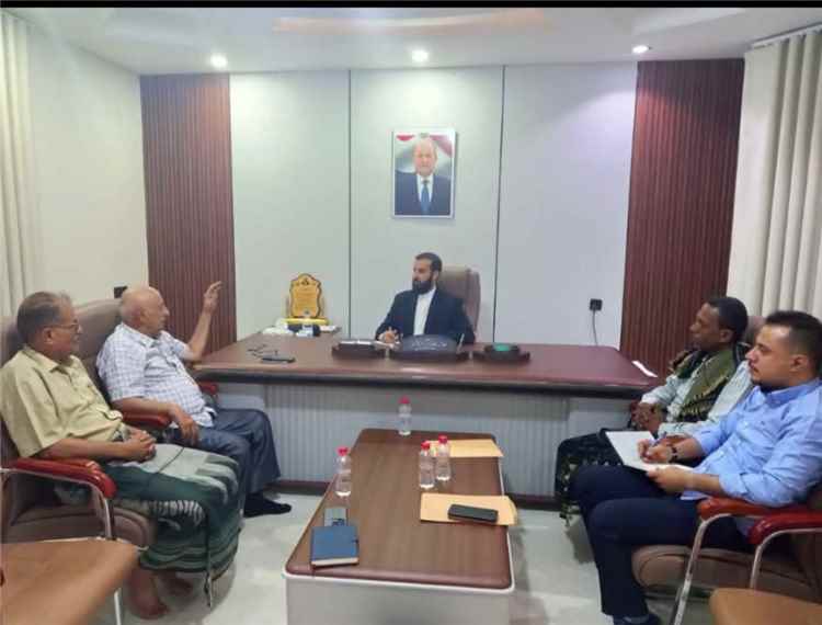 محافظ أبين يناقش مع رئيس مصلحة السجون أوضاع السجون وسبل تطويرها