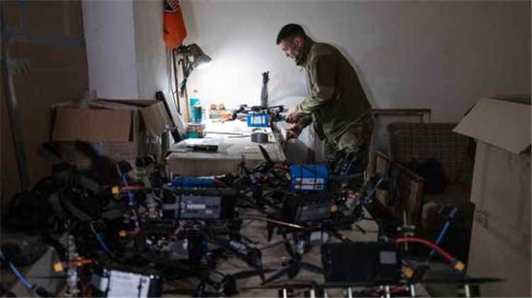 المطلوب الأول في موسكو.. روبرت بروفدي "مهندس دمار" القوات الروسية