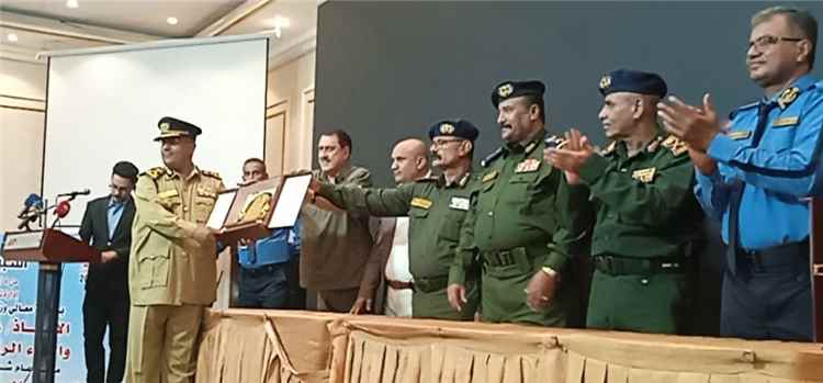 شرطة عدن تختتم أسبوع المرور العربي 2026 بتكريم العميد عبدالسلام القباطي