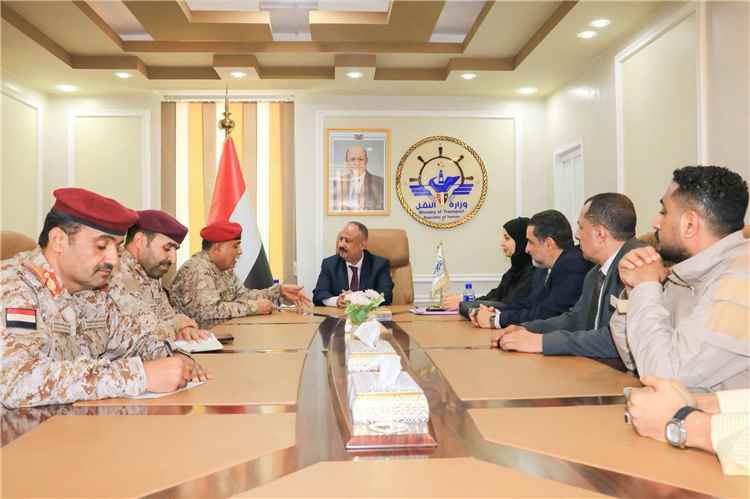 وزير النقل يناقش مع مساعد وزير الدفاع للشؤون اللوجستية تعزيز التنسيق المشترك