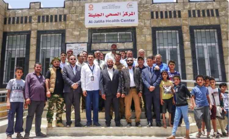 محافظ الضالع يفتتح مركز صحي بالجليلة ويتسلم معدات تأثيث كلية المجتمع
