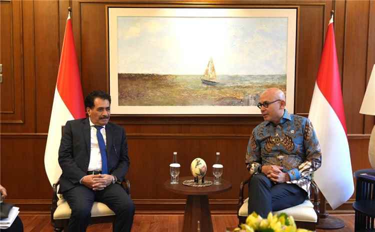 سفير اليمن يبحث مع نائب وزير الخارجية الإندونيسي سبل تعزيز العلاقات الثنائية