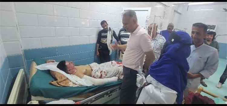 الجاوي يطمئن على صحة مصاب حريق كشك الشبس ويوجه بمتابعة حالته الصحية