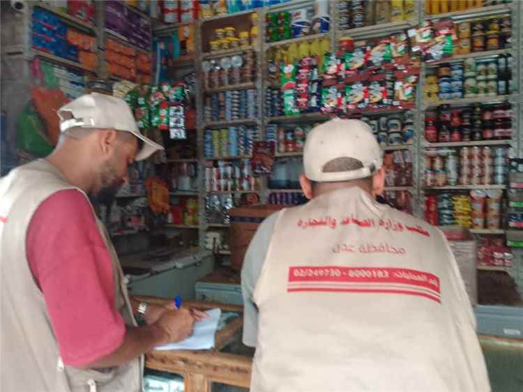 عدن.. صناعة صيرة تنفذ حملة ميدانية لضبط الأسعار في أسواق المديرية