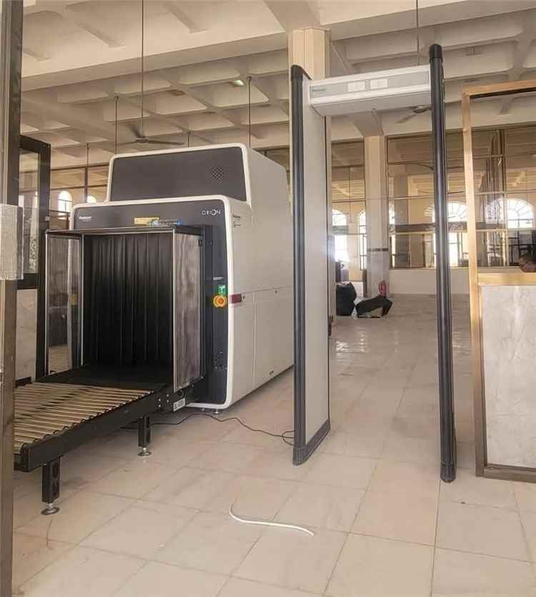 مطار عتق الدولي يدشن تشغيل جهاز أمني حديث لتفتيش الأمتعة لرفع جاهزية المطار