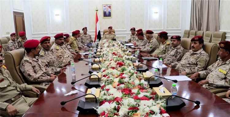 وزير الدفاع يطلع على جهود استكمال قطع البطاقة الذكية لمنتسبي الوزارة