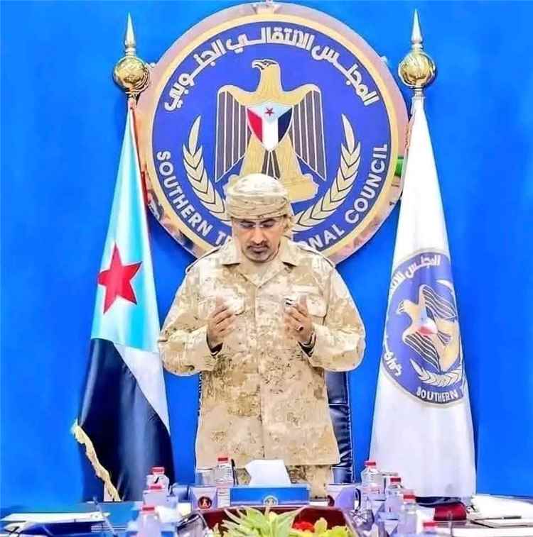 الرئيس الزُبيدي يصدر تعميماً باعتماد المسمى المعدّل "المجلس الانتقالي الجنوبي العربي"