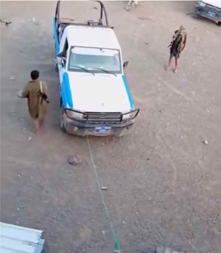 مسلحون حوثيون يقتحمون منزل مواطن في عمران ويروعون النساء والأطفال