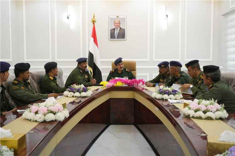 وزير الداخلية يترأس اجتماع المجلس الأعلى للشرطة ويقر الترقيات الدورية لـ91 ألفاً و915 من منتسبي الوزارة