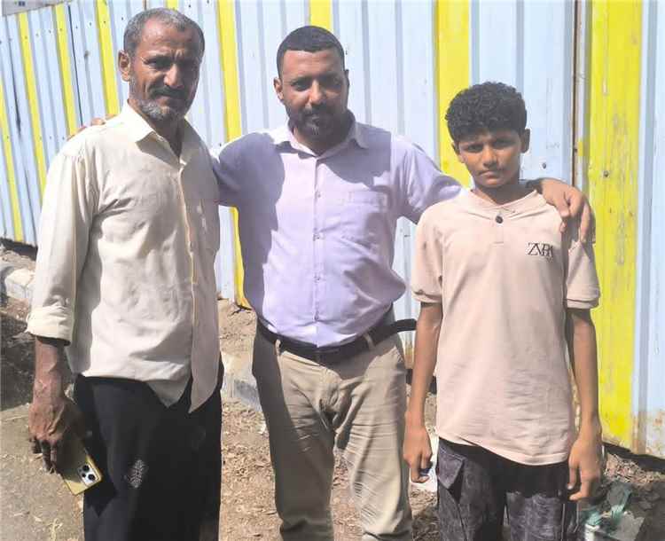والد الطفل علي معين يناشد مكتب السياحة بعدن التدخل .. والعدني يتعهد بإنصافه قانونيا
