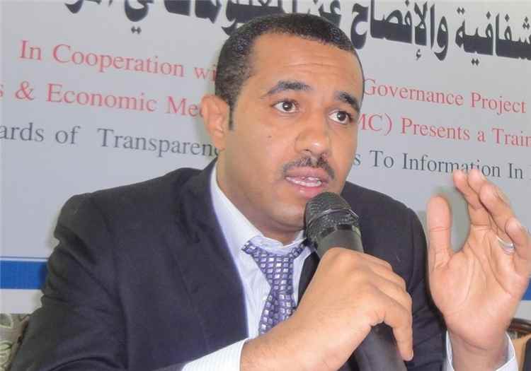 خبير اقتصادي يحذر من تداعيات تحرير الدولار الجمركي على الأسواق والمعيشة