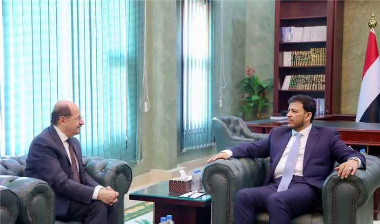 الدكتور عبدالله العليمي يلتقي رئيس مجلس الوزراء ويشيد بجهود الحكومة في مسار الإصلاحات الاقتصادية والإدارية