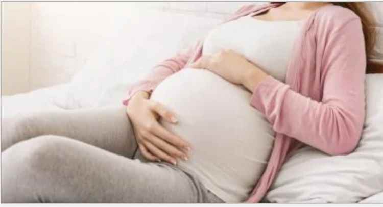 حرقة المعدة فى الشهور الأخيرة من الحمل.. الأسباب المحتملة وطرق العلاج
