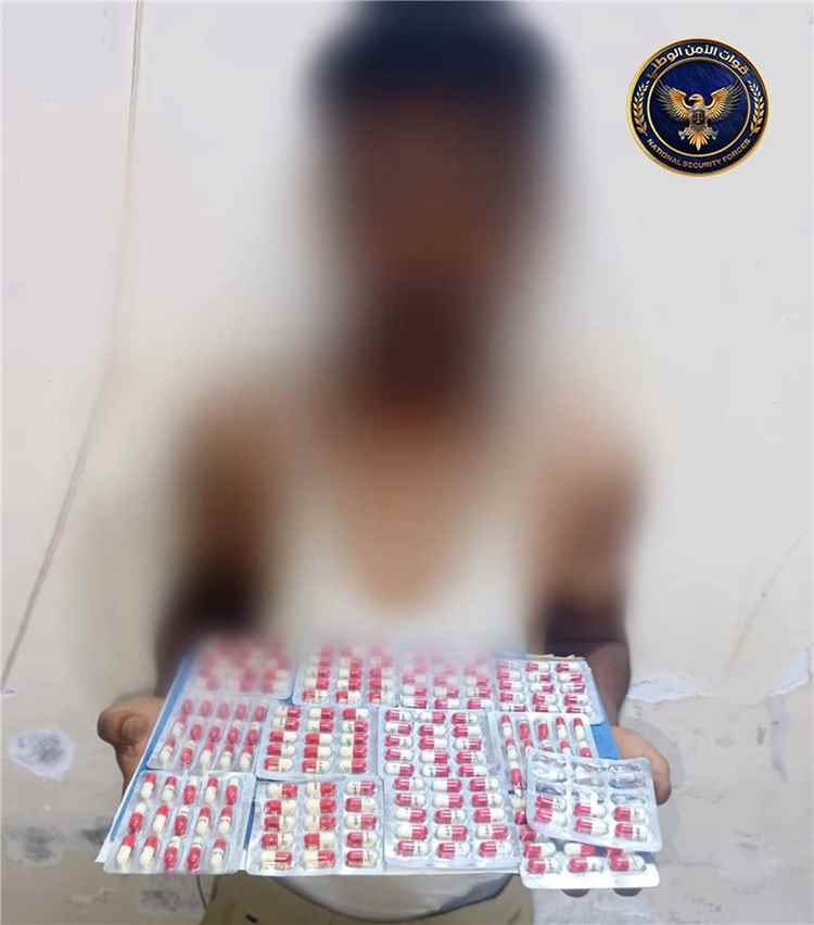 قوات الأمن الوطني بعدن تضبط متهماً بحوزته كمية من الحبوب المخدرة في القطاع الشرقي