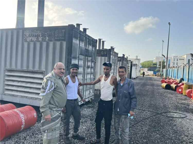 الشعبي يقوم بزيارة تفقدية للعمال والموظفين المناوبين في محطات التوليد بالعاصمة  عدن.
