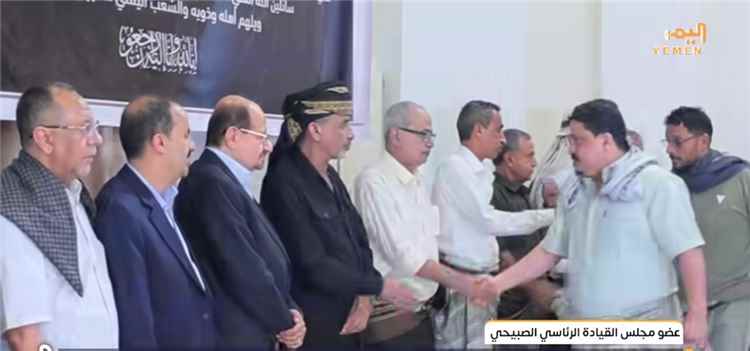 العميد سليمان الزامكي يؤدي واجب العزاء في وفاة الرئيس السابق عبدربه منصور هادي