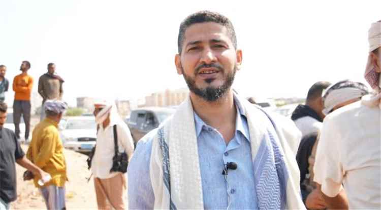 الشيخ وجدي النخعي يعزي أبناء وإخوان الشيخ صالح أحمد مهدي في وفاته