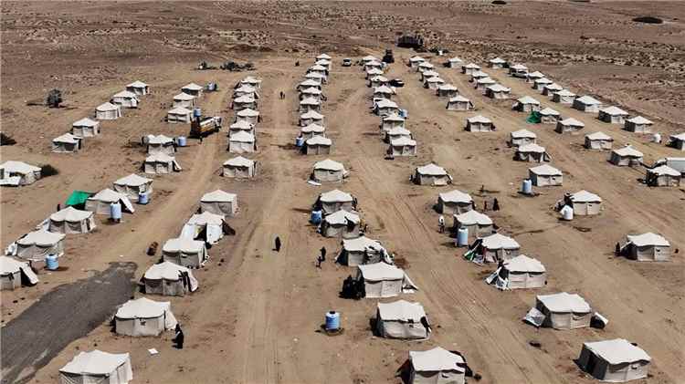 «الكوليرا» يطرق مخيمات اليمنيين الفارّين من الهجمات الحوثية