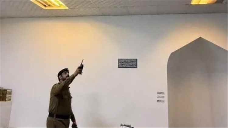 إصابة مقيم وتضرر مصلى ومركبات إثر سقوط شظايا صاروخ حوثي جرى اعتراضه بعسير