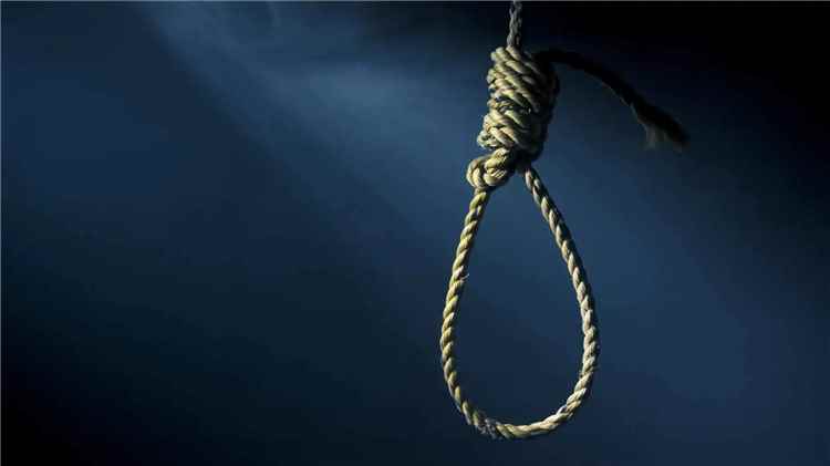 طفلة في الـ12 من عمرها تنتهي حياتها داخل منزل والدها.. وخالها يرفض دفنها