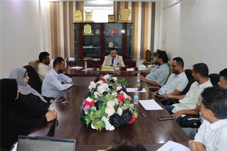 رئيس هيئة النقل البري يترأس اجتماعاً بمدراء العموم ويناقش معهم مستجدات العمل