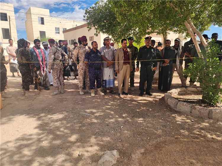 نيابة استئناف سيئون تنفذ حكم الإعدام بحق ثلاثة مدانين بقتل ستة أشخاص عمدًا