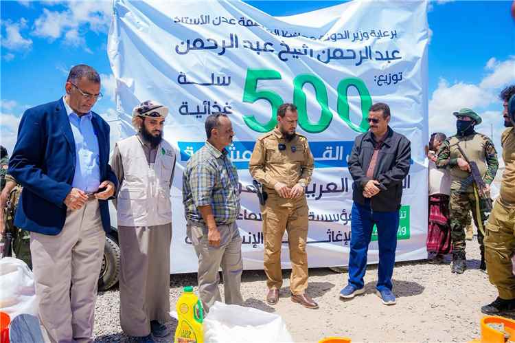 المحافظ شيخ يطّلع على سير عمل السلطة المحلية بالبريقة ويتفقد مخيم النازحين ومستوى الأداء الأمني غرب العاصمة عدن