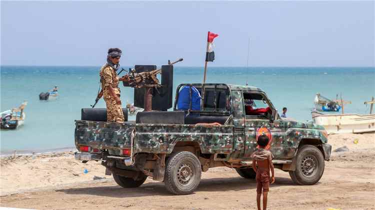 الحوثيون ينصبون منصات الصواريخ قرب الحديدة