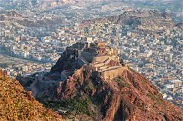 لجنة الطوارئ بتعز تُعلق الدراسة وتمنح الموظفين إجازة مؤقتة في المديريات الخاضعة لسيطرة المليشيات الحوثية