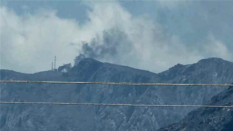 طيران التحالف يستهدف مخزن أسلحة للحوثيين بالقرب من جبهة الحلحل بأبين