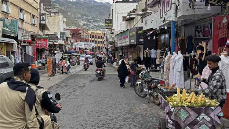 الحوثيون يلاحقون الاتصالات ويوسعون شبكات التجسس جنوب تعز