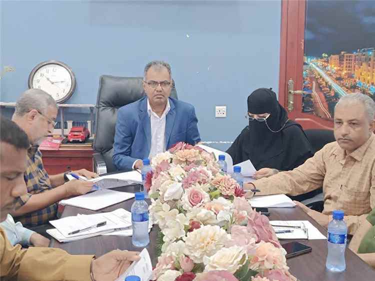 المكتب التنفيذي بمديرية المعلا يناقش تقارير مكاتب الأوقاف والضرائب والواجبات الزكوية