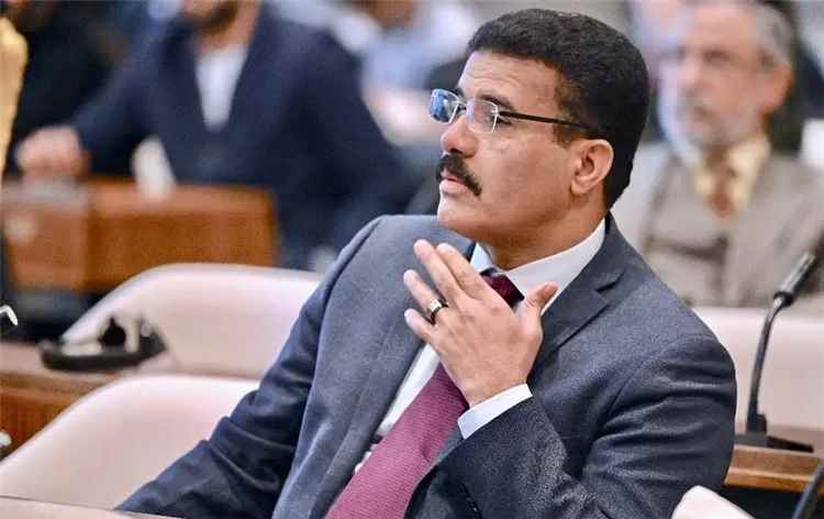 جميح: تعز لا تحتاج إلى المديح بقدر حاجتها إلى السلاح والغذاء