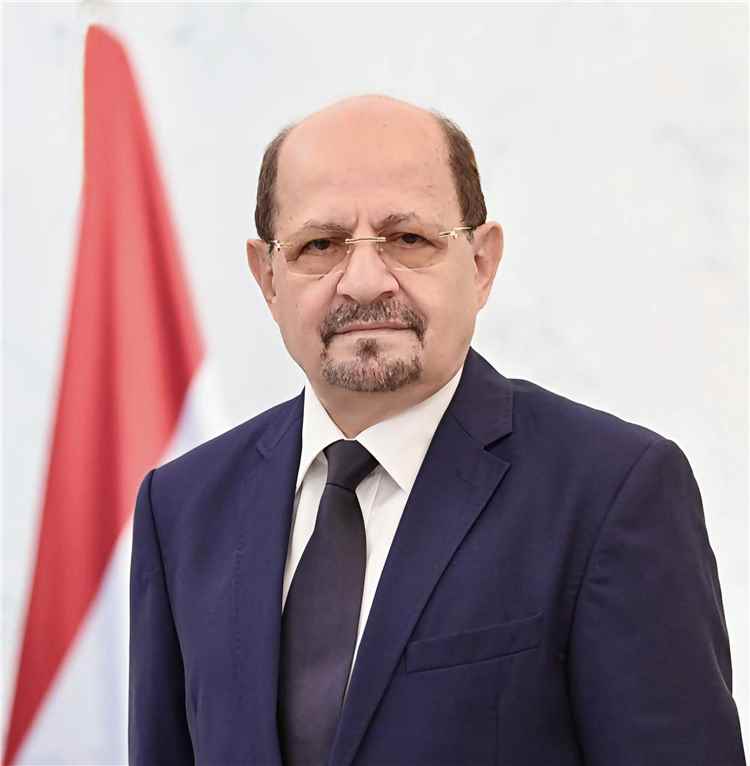 رئيس الوزراء يشيد بالصمود الأسطوري لأبناء تعز ويؤكد أن جرائم الحوثي لن تسقط بالتقادم
