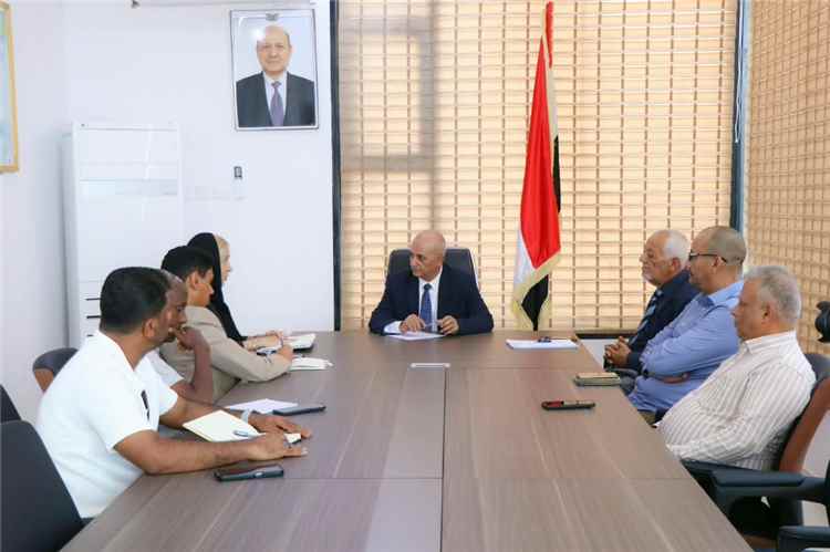 الوزير الشرجبي يبحث مع الهجرة الدولية تدخلاتها في قطاعي المياه والصرف الصحي