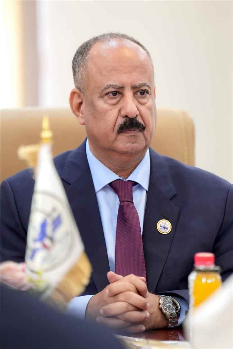 وزير النقل: الحكومة تواصل أداء مهامها رغم القصف الحوثي ولن تثنيها الهجمات عن مسؤولياتها الوطنية