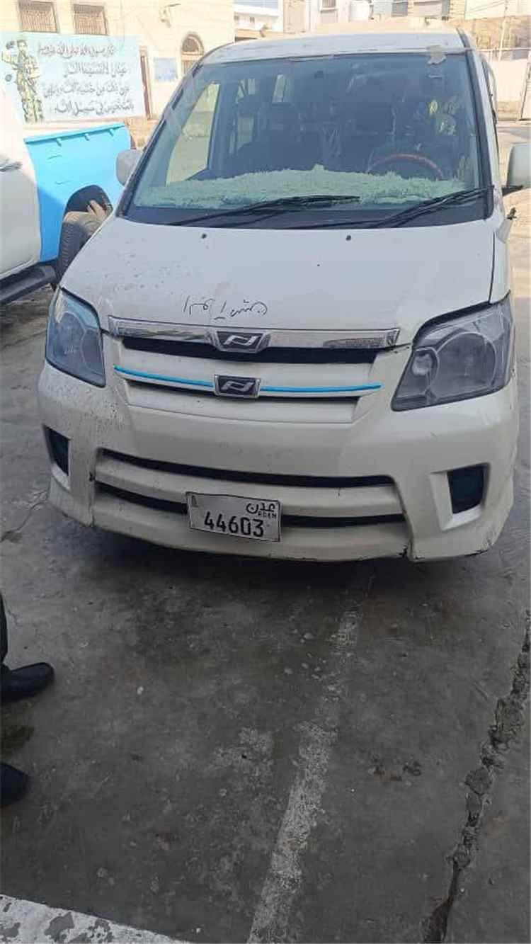 شرطة العاصمة عدن تضبط باصا تسبب في حادث دهس أودى بحياة أم وابنتها في محافظة لحج