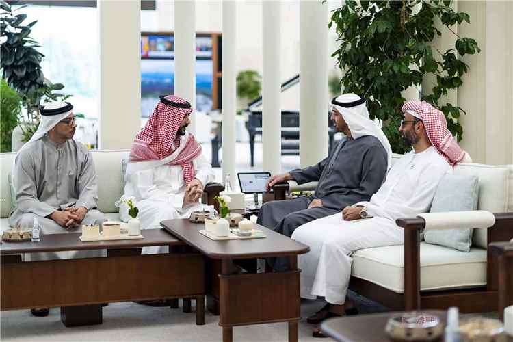 قرقاش: زيارة خالد بن سلمان للإمارات تؤكد عمق العلاقات ورسوخ الشراكة المصيرية