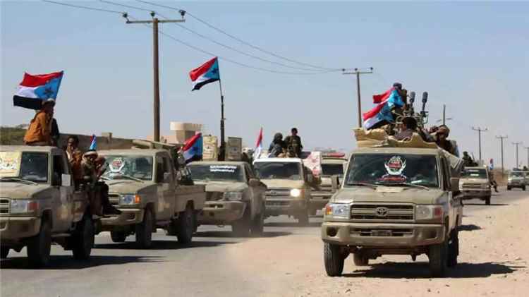 مصادر ميدانية: العمالقة الجنوبية تواصل تقدمها في هجوم واسع على الفلول الحوثية في باب المندب