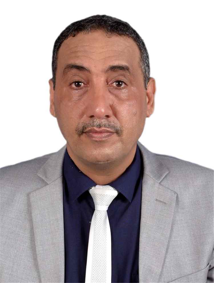 نائب وزير التعليم الفني والتدريب المهني الدكتور عديل الطهيش يعزّي في وفاة الشيخ أحمد هائل حسن الصبيحي.