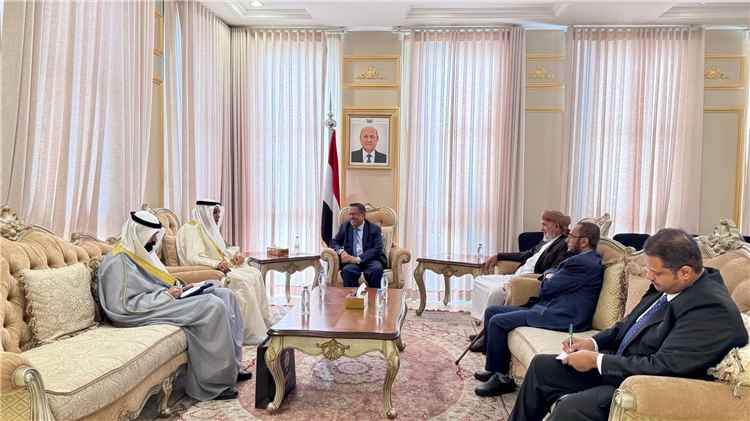 رئيس مجلس الشورى يبحث مع السفير الكويتي لدى اليمن سبل تعزيز العلاقات الثنائية بين البلدين