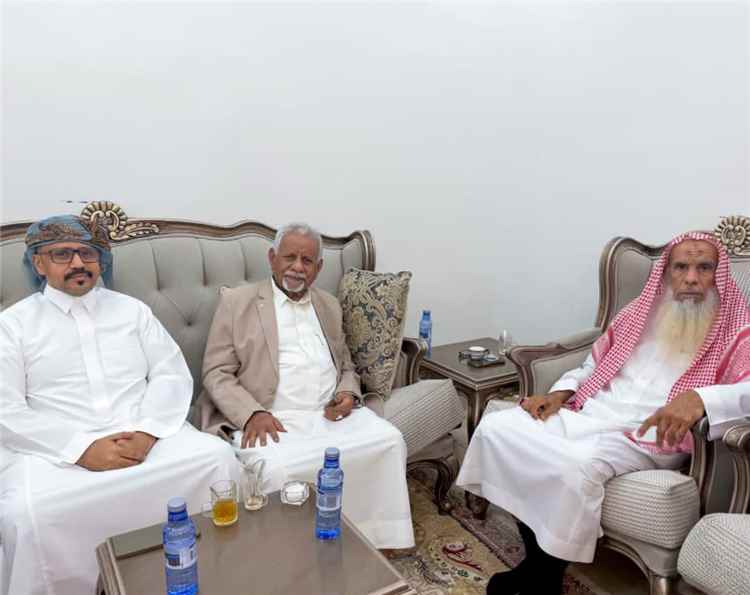 لقاء يجمع التميمي والشيخ الكثيري بالحكم بن عجاج لبحث تعزيز الصف وإدانة استهداف الميليشيات الحوثية لمطار الريان الدولي