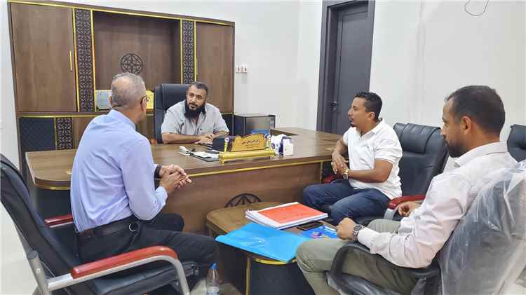 مدير عام التواهي يلتقي هيئة الآثار بعدن لبحث سبل ترميم المباني التاريخية والحفاظ على الإرث الحضاري للمديرية