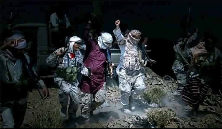 في عملية خاطفة وفاءً للشهداء.. مصرع وإصابة أكثر من 35 حوثياً وإعطاب طقم عسكري للمليشيات في جبهة الأقروض