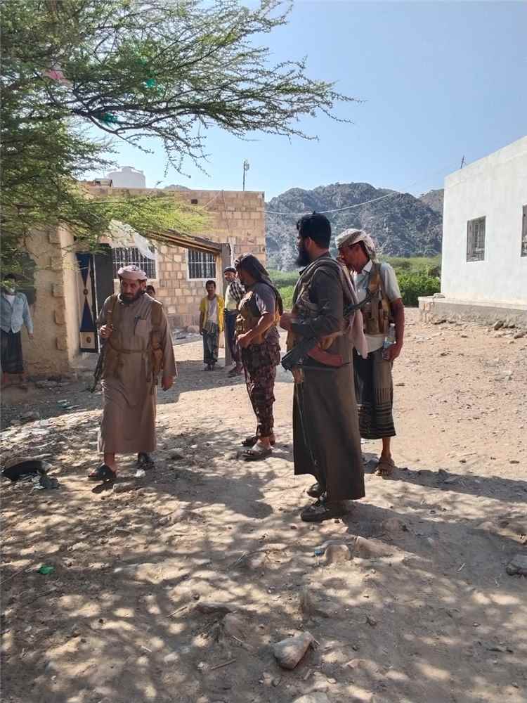 العقيد نزار الشاطري ينفّذ زيارة ميدانية لتفقد المقاتلين في جبهات الصبيحيه